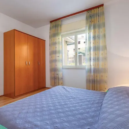 Three-bedroom In アパート *