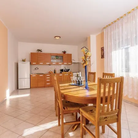 アパート Three-bedroom In *